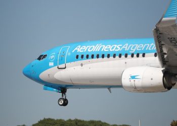 Primera denuncia penal contra las autoridades del Banco Central por la prohibición de los viajes en cuotas