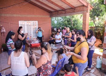 Eldorado: talleres de confección de adornos navideños con materiales reciclados