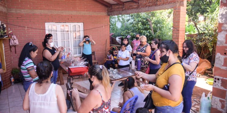 Eldorado: talleres de confección de adornos navideños con materiales reciclados