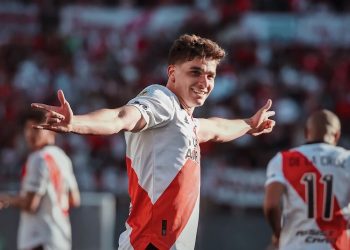 River se apresta a festejar el título de campeón ante Racing