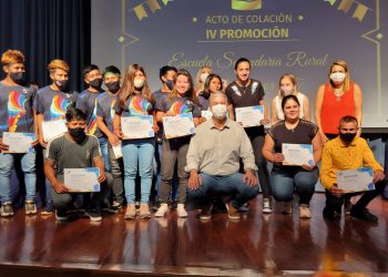 Estudiantes secundarios de escuelas rurales se recibieron con la metodología mediada por TIC