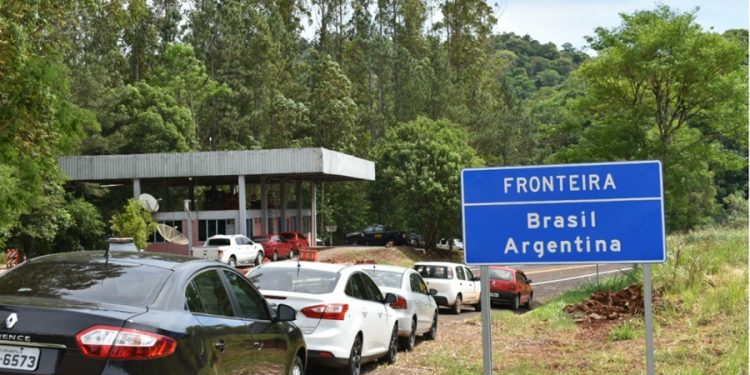 Scioli confirmó la reapertura de los pasos terrestres para argentinos que quieran ingresar al Brasil