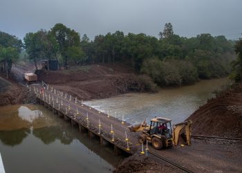 Vialidad de Misiones trabaja para habilitar paso provisorio del Arroyo Pindaytí