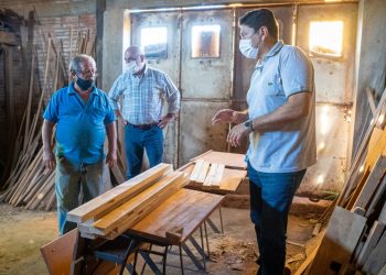 El Ifai entregó una asistencia financiera a una carpintería en Posadas