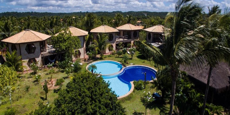 Recibir el Año Nuevo en la playa y con delfines, el increíble festejo que organiza la Morada Dos Ventos en Pipa, Brasil