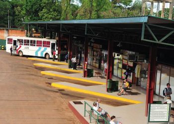 Volvió el servicio de transporte terrestre internacional que une Puerto Iguazú con Ciudad del Este