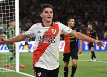 River goleó a Colón de la mano de Álvarez y levantó la copa