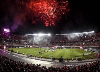 Miles de hinchas de River festejaron los 3 años del triunfo ante Boca en Madrid