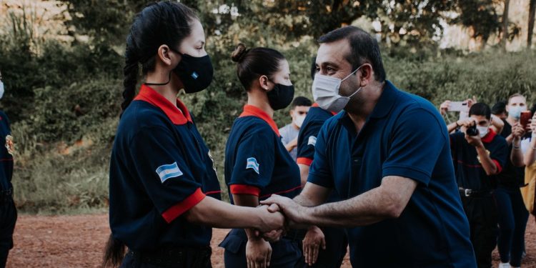 Los bomberos voluntarios de Oberá incorporaron una nueva ambulancia de alta complejidad