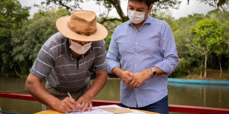 El Ifai entregó una asistencia financiera al Municipio de Itacaruaré