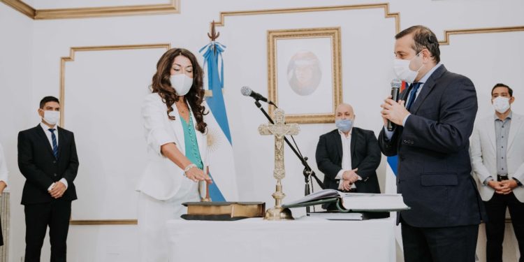 Herrera Ahuad puso en funciones a los nuevos ministros del ejecutivo provincial