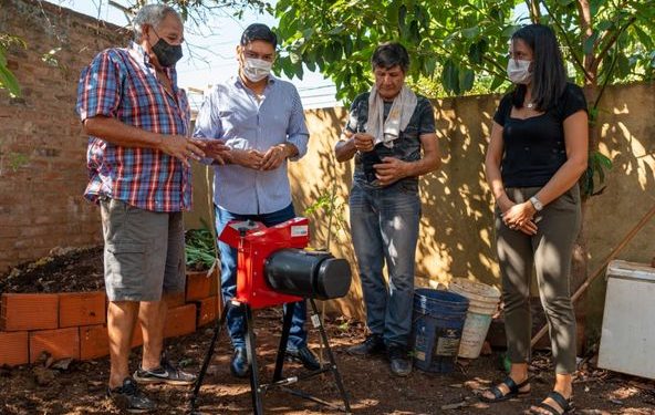 El Ifai entregó máquina forrajera a emprendimiento de Posadas