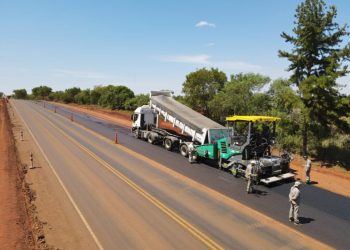 Vialidad Provincial asfalta los primeros metros del nuevo tramo de la Autovía 105