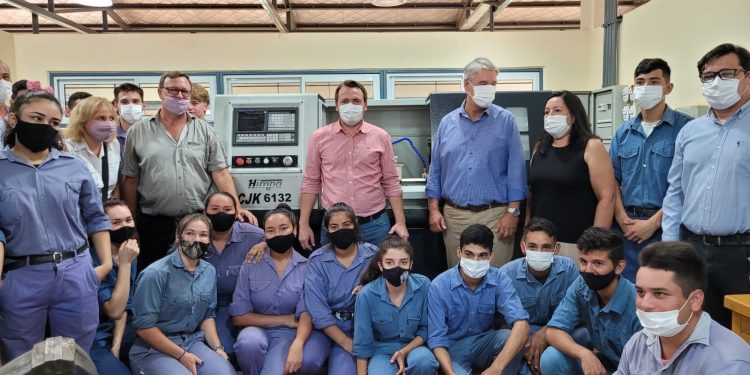 Concepción de la Sierra: el Ministerio de Educación entregó insumos a la EPET 23 a través del programa de crédito fiscal