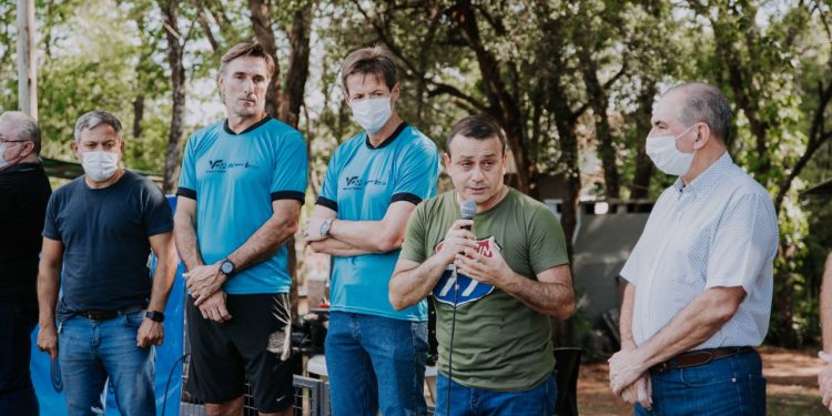 Herrera Ahuad acompañó el inicio del programa “Vivamos Fútbol” con la dirección técnica del “Flaco” Schiavi