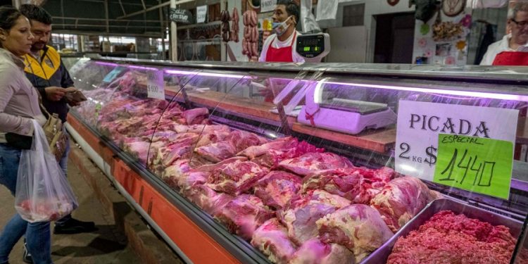 Los precios de 580 productos de la canasta básica volverán a los valores del 10 de marzo