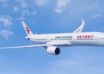 Boeing chino se estrella con 132 a bordo, sin señales de sobrevivientes