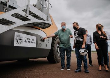 Herrera Ahuad supervisó la incorporación de equipamiento de última generación para el Puerto de Posadas