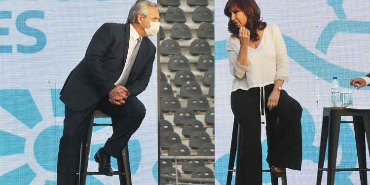 D´Elía le reclamó a Cristina Kirchner que no transforme a Alberto Fernández en un de la Rúa