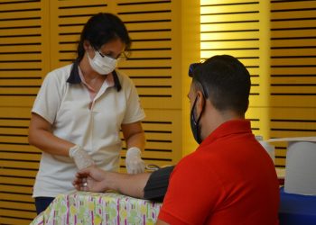 Agentes legislativos voluntarios donaron sangre