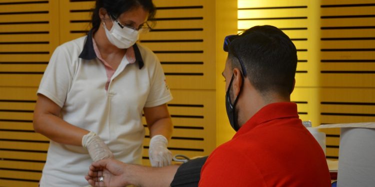 Agentes legislativos voluntarios donaron sangre