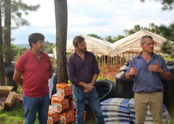 Avanzan con la capacitación e instalación de sistemas de riego a productores en El Soberbio