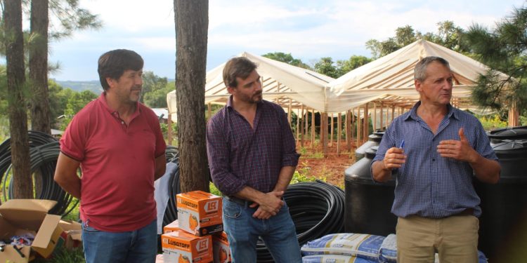 Avanzan con la capacitación e instalación de sistemas de riego a productores en El Soberbio
