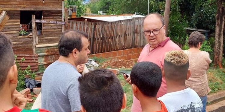 Herrera Ahuad recorrió las áreas afectadas por el temporal en Posadas