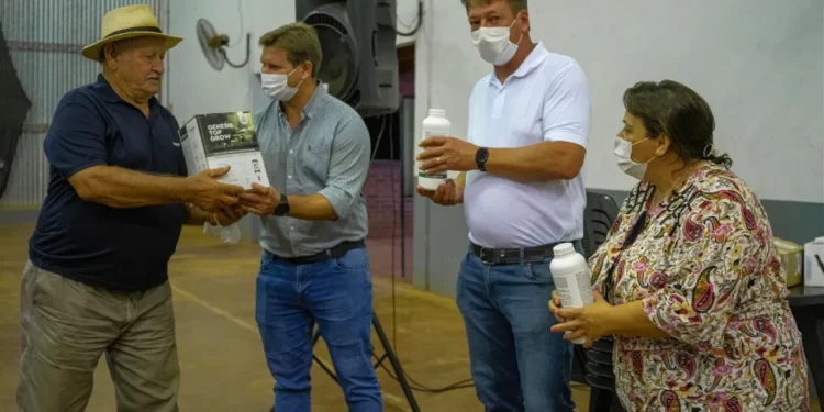 Entregaron fertilizantes orgánicos y capacitaron a productores de Tres Capones