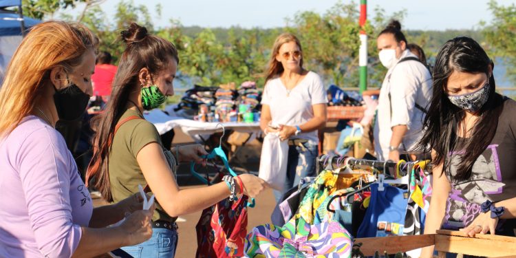 Realizaron feria de emprendedoras en la Costanera de Garupá