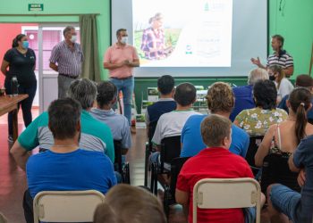 En Azara, el IFAI entregó fertilizantes orgánicos y capacitó a productores