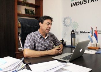 Avanzan en aportes de diseño para muebles producidos en carpintenrías misioneras