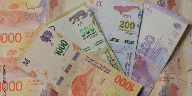 La vida con inflación de casi 7% mensual: cómo se deterioran los ingresos, el ahorro y el consumo