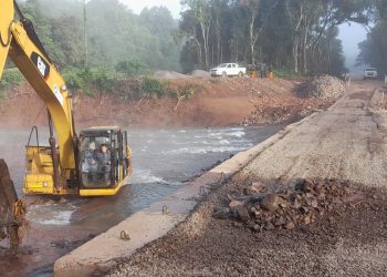 Desde Vialidad Misiones trabajan en la limpieza del Arroyo Pindaytí