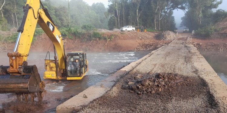 Desde Vialidad Misiones trabajan en la limpieza del Arroyo Pindaytí