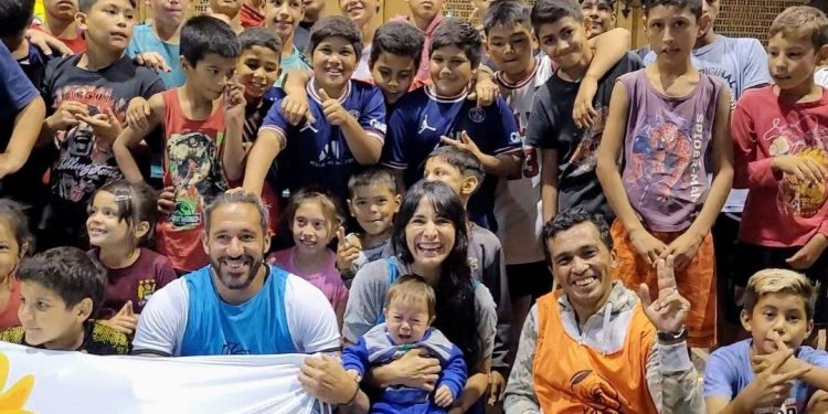 La EBY y el futbolista Jonás “Galgo” Gutiérrez realizaron Clínicas de fútbol para la inclusión
