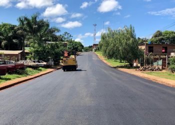 Avanzan las obras de asfaltado en Puerto Iguazú