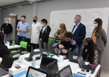 Convenio marco de colaboración entre el Ministerio de Educación, Silicon Misiones y FANIoT