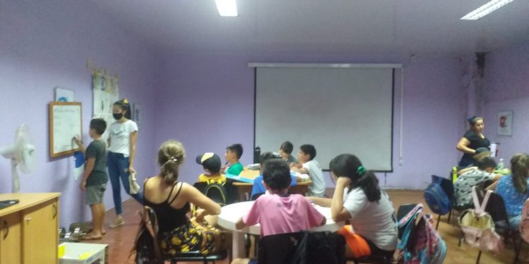 El Centro de Apoyo de Dos de Mayo acompaña a las familias para sostener a los chicos en la escuela