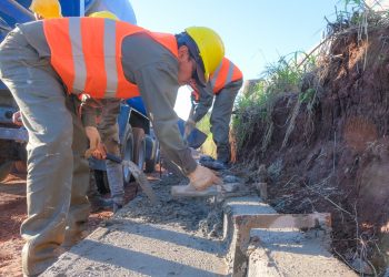 En Oberá se construyen 100 cuadras de cordón cuneta y empedrado