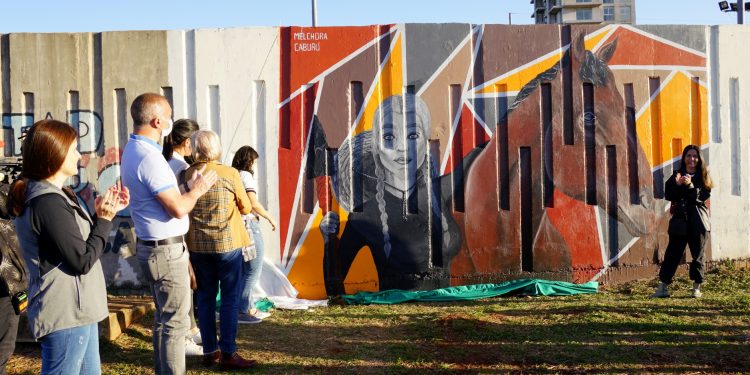 Pintaron en Posadas un mural en homenaje a Melchora Caburú