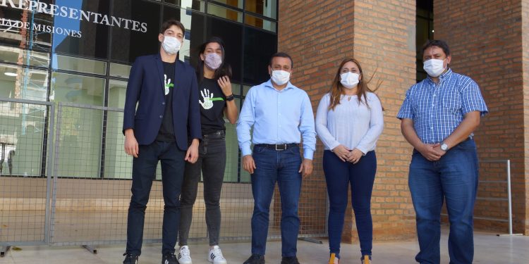 Legislatura: a través del arte llaman a la reflexión en el Día de la lucha contra el maltrato infantil