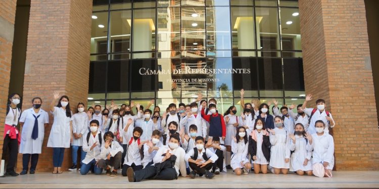 Niños de séptimo grado visitaron la Legislatura misionera