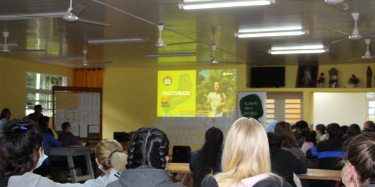 Cerca de 90 alumnos de la EFA de Los Helechos estudian con el Mate en la Escuela