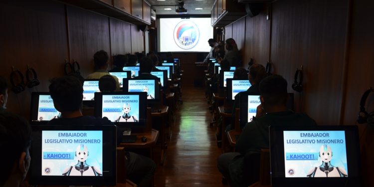Estudiantes del Instituto Cristiano República Argentina conocieron la Legislatura