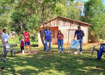 San Vicente: respaldan derechos de familias sobre lotes del Paraje El Barreyro en reunión con directora de Tierras y diputado de TTT