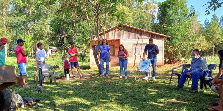 San Vicente: respaldan derechos de familias sobre lotes del Paraje El Barreyro en reunión con directora de Tierras y diputado de TTT