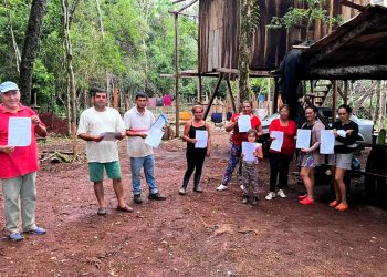 Más de 30 familias productoras de alimentos reclaman puente y tendido eléctrico para su barrio El Cruce, de Santa Ana