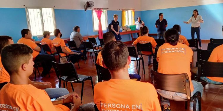 Comenzó el curso de Auxiliar en Electricidad Domiciliaria en Garuhapé