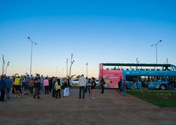 Posadas Sustentable: turistas plantaron árboles en la Costanera